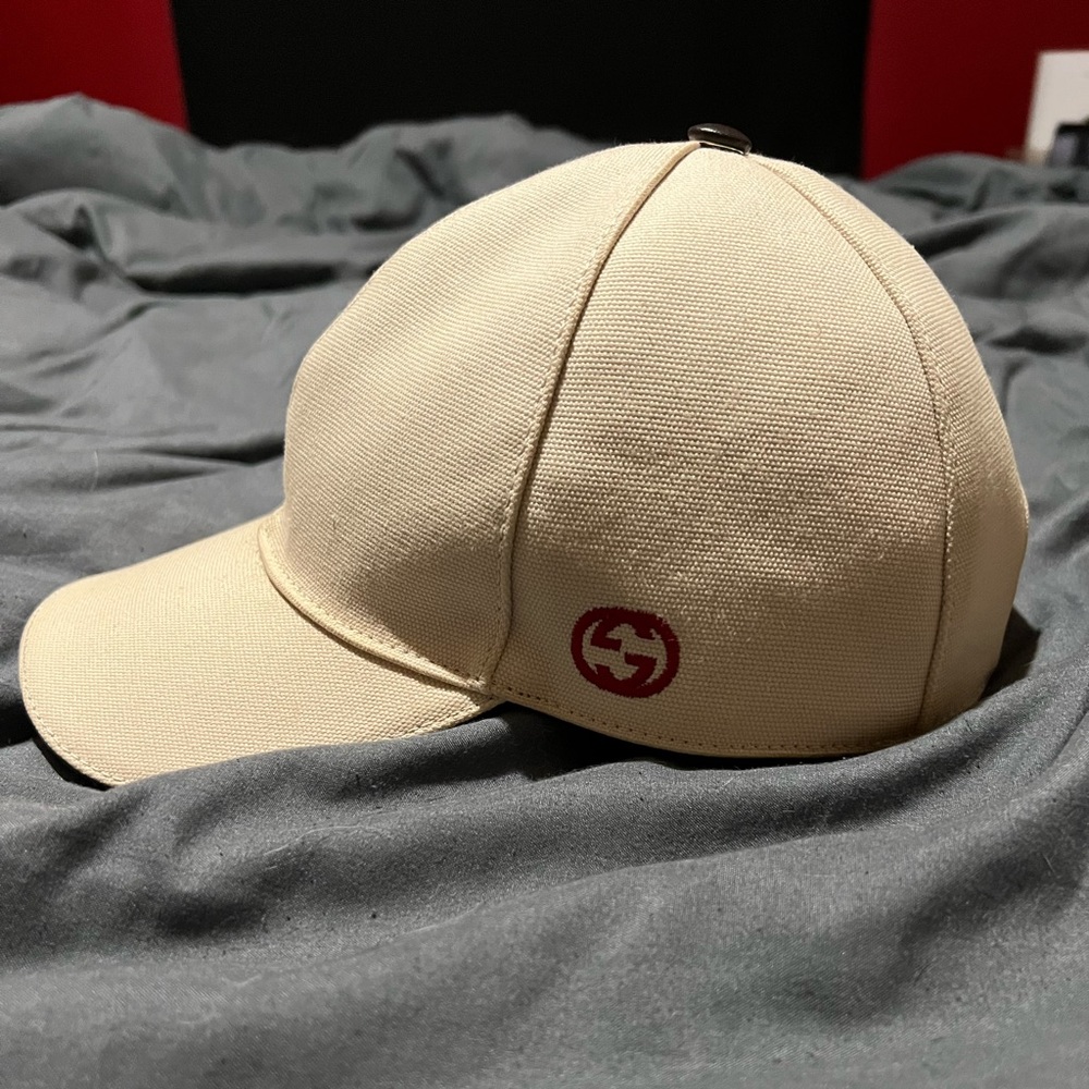 Cream white Gucci baseball cap
